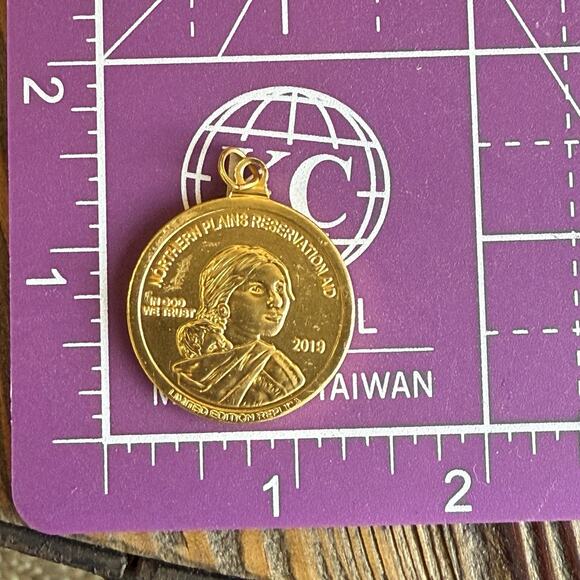 Vintage Replica Sacagawea Dollar Pendant Gold Tone - Picture 5 of 6